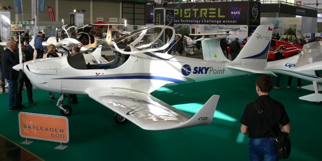 Skyleader 600 v barvách aviatického centra SkyPoint. Foto: Michal Beran, Flying Revue