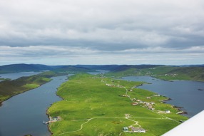 Západní pobřeží hlavního ostrova Shetland.