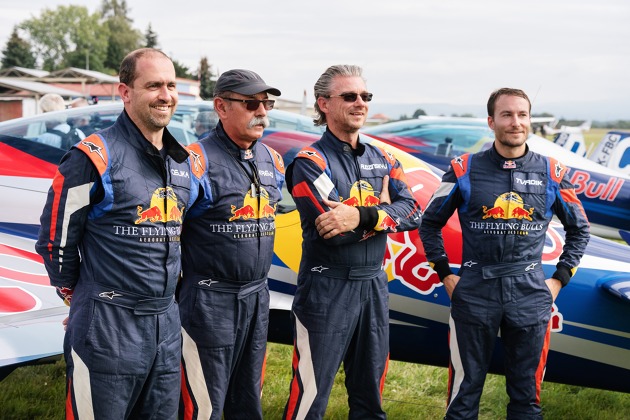 Celá skupina Flying Bulls: zleva Stanislav Čejka (vedoucí), Miroslav Krejčí (pravé křídlo), Jan Rudzinskyj (levé křídlo) a Jan Tvrdík (slot)